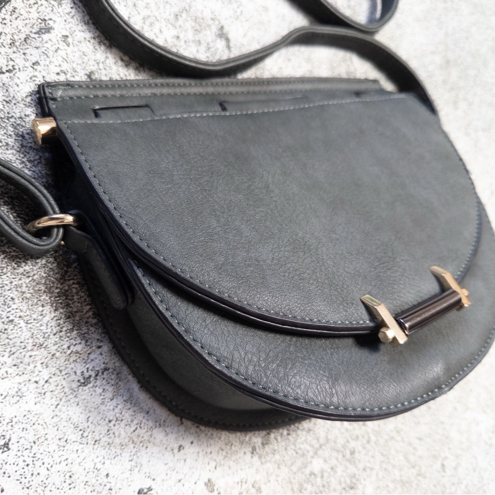 Minimalist quiet‎ luxury cross body purse, faux leather